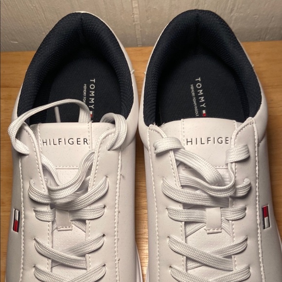 Tommy Hilfiger White Sneakers Minimalist Design - Picture 6 of 8